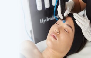 En nuestra clínica estética Barcelona te asesoraremos y aplicaremos el tratamiento según las características de tu piel y tus necesidades más inmediatas.