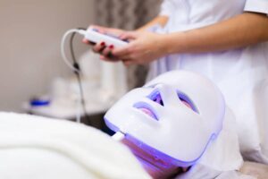 Terapia Fotodinámica en Barcelona: tecnología que transforma tu piel por dentro