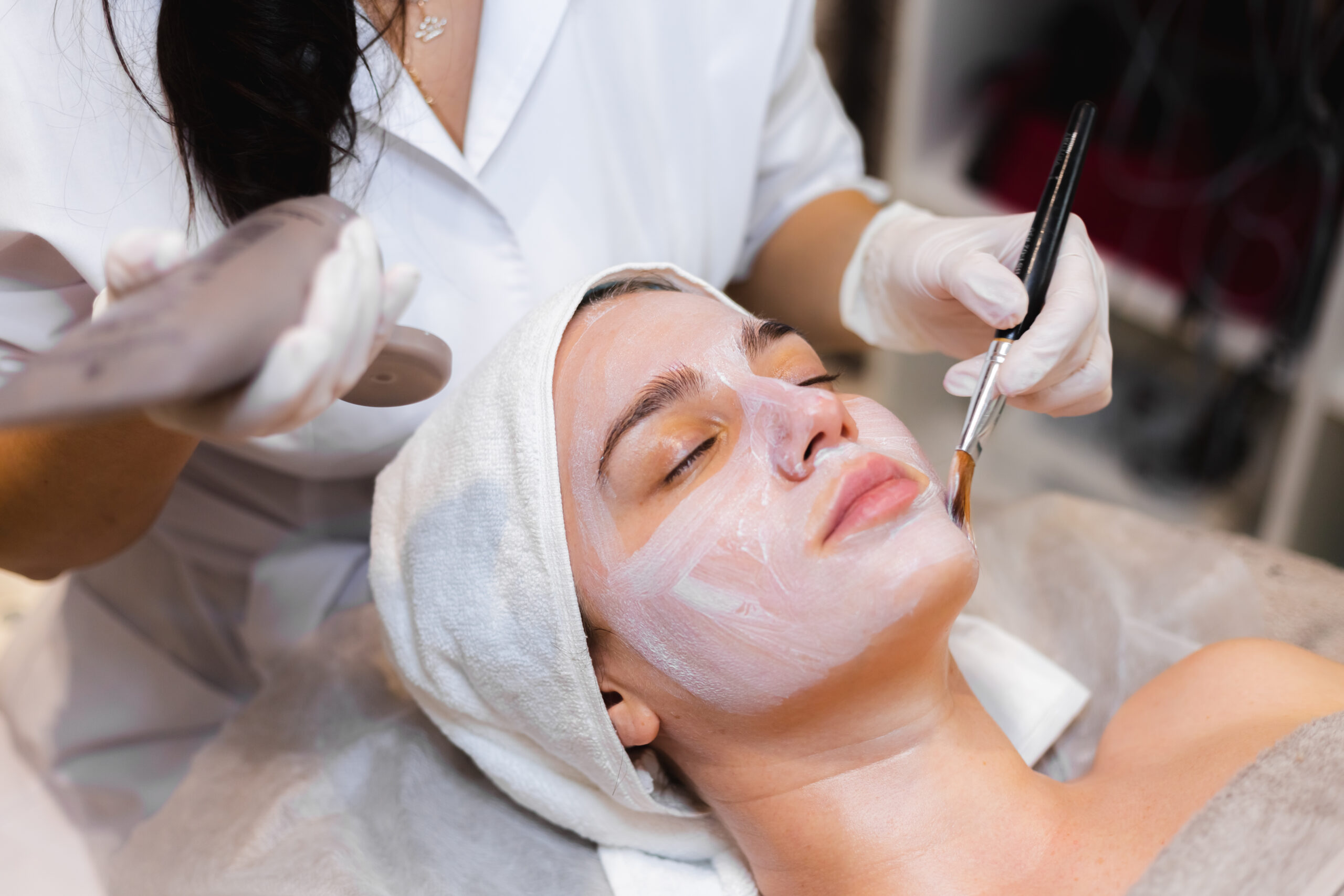 Limpieza facial profunda Barcelona: el must al llegar los baños de sol